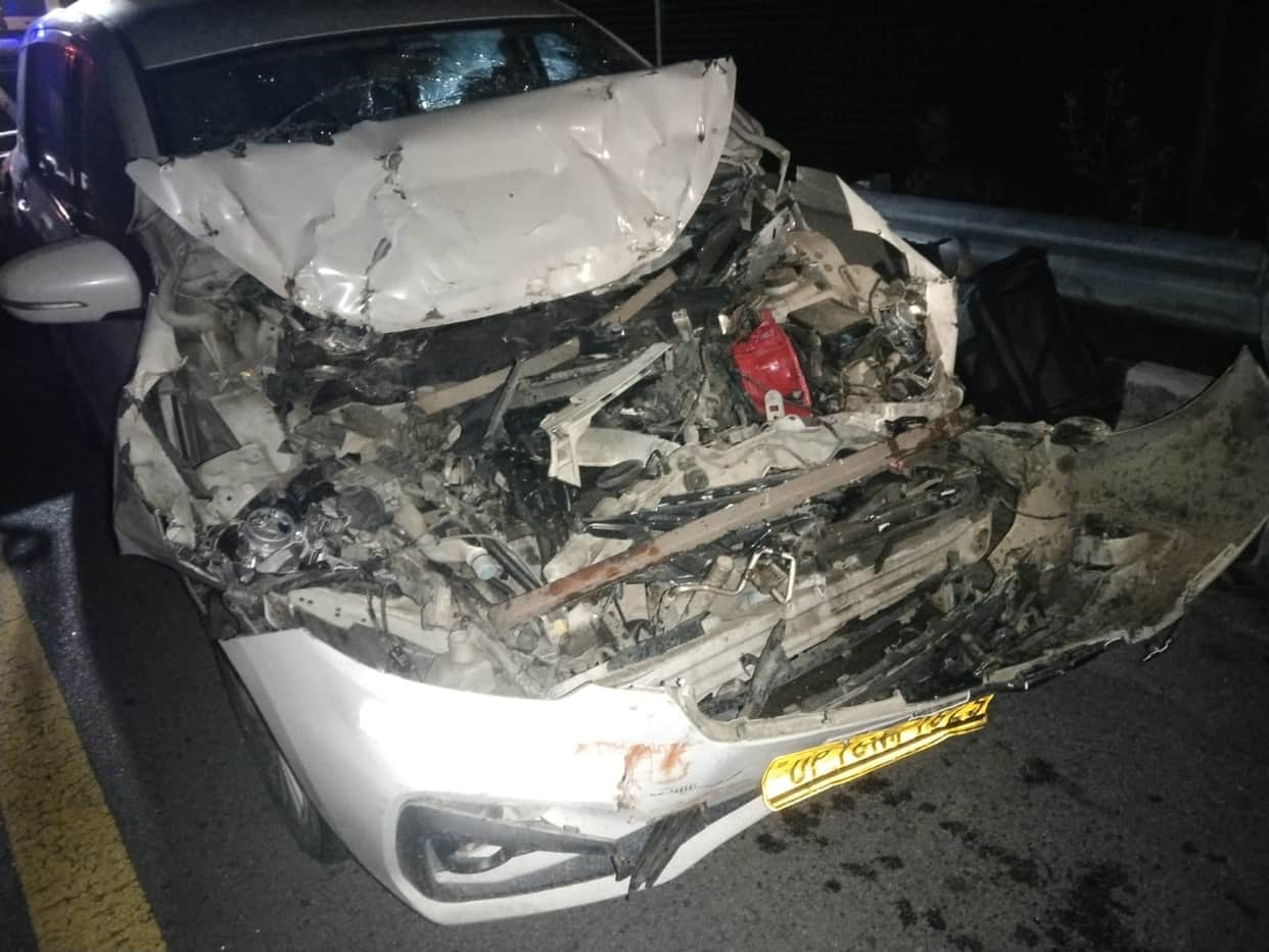 Car rams into truck; driver drags it for 300 meters.