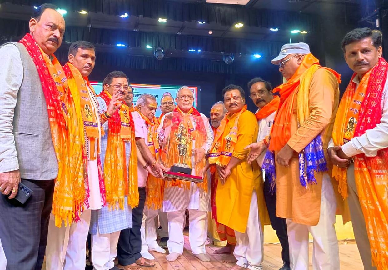 Felicitated the agitators.
