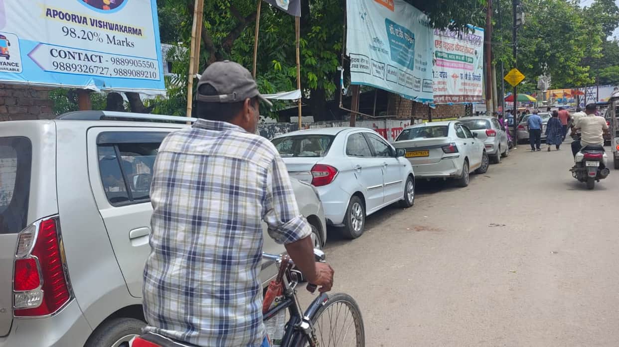 The pace of the city is stuck in auto dens