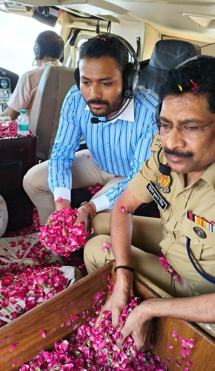 DM and SSP showered flower petals on Kanwariyas from a helicopter.