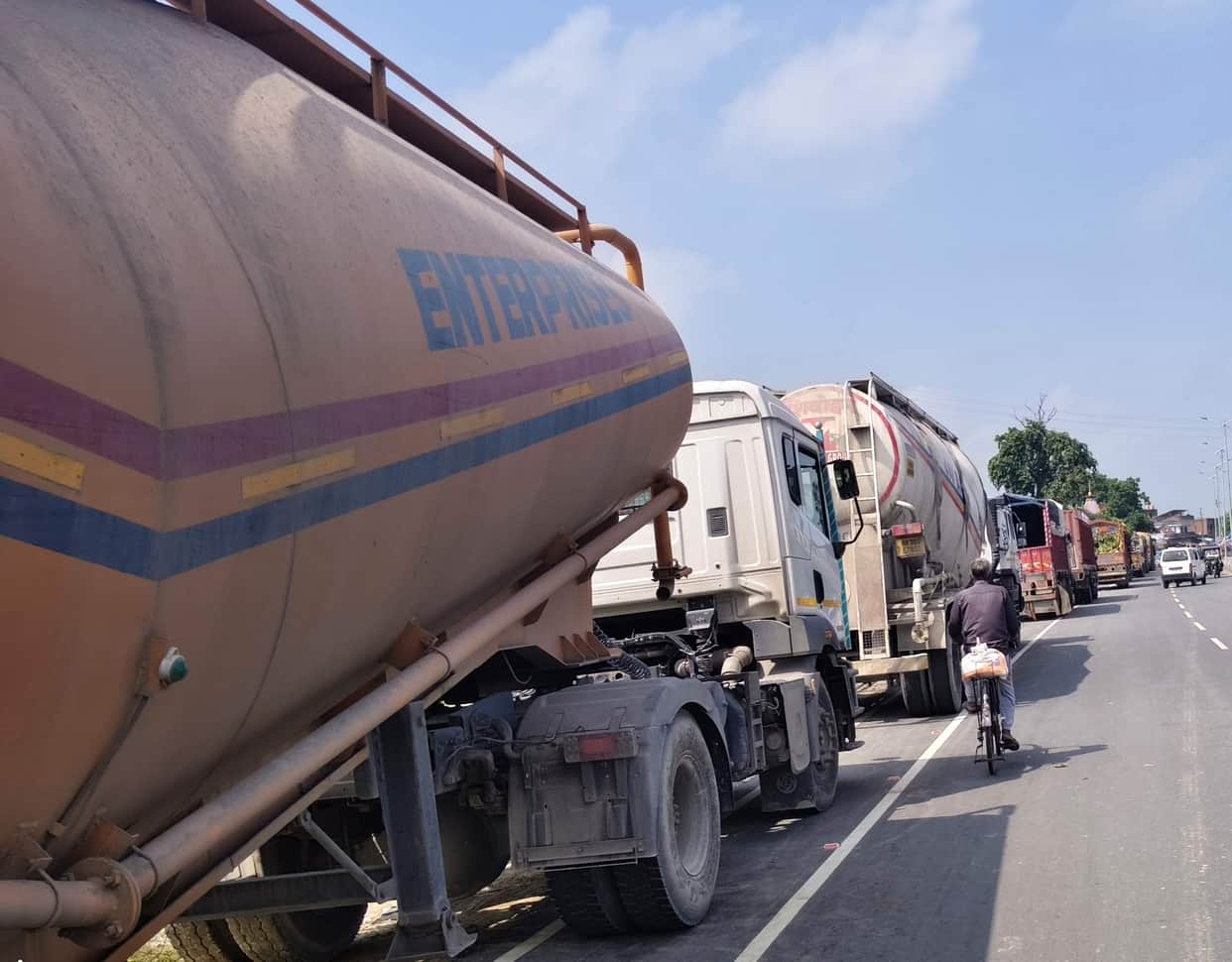 Traffic diversions on the designated Kanwar Yatra routes were reimplemented starting Friday night.