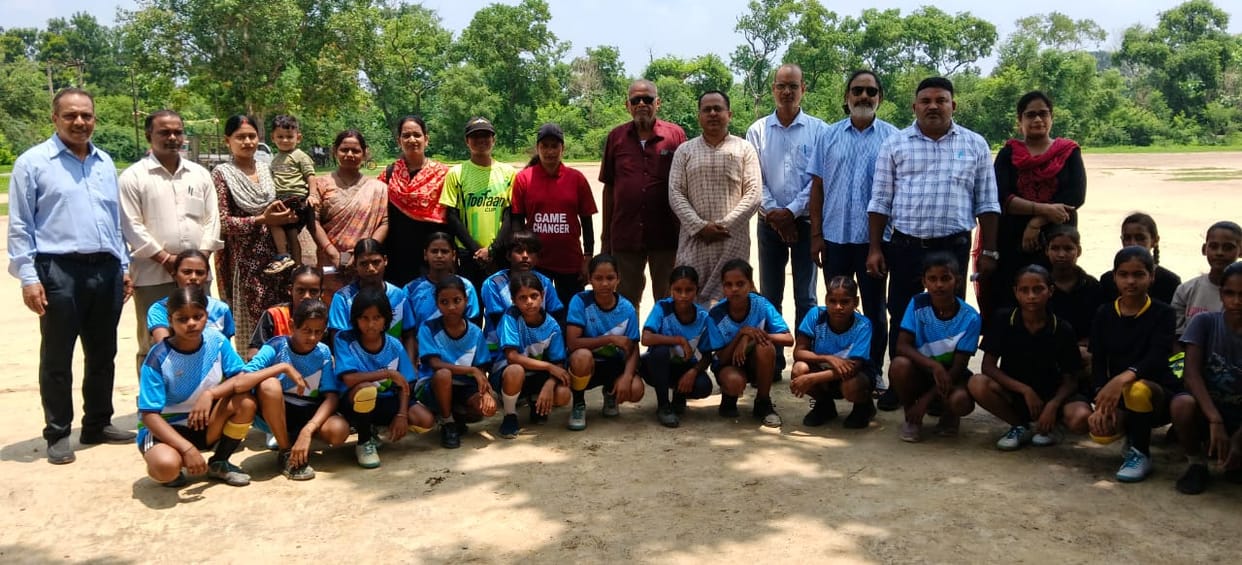 Mahamana Inter College team wins Bachhav Zone trophy with goals from Ruchi and Sonali.