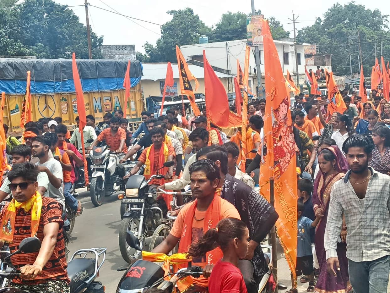 Batches of Kanwariyas set off amidst chants of 'Har-Har Mahadev'.