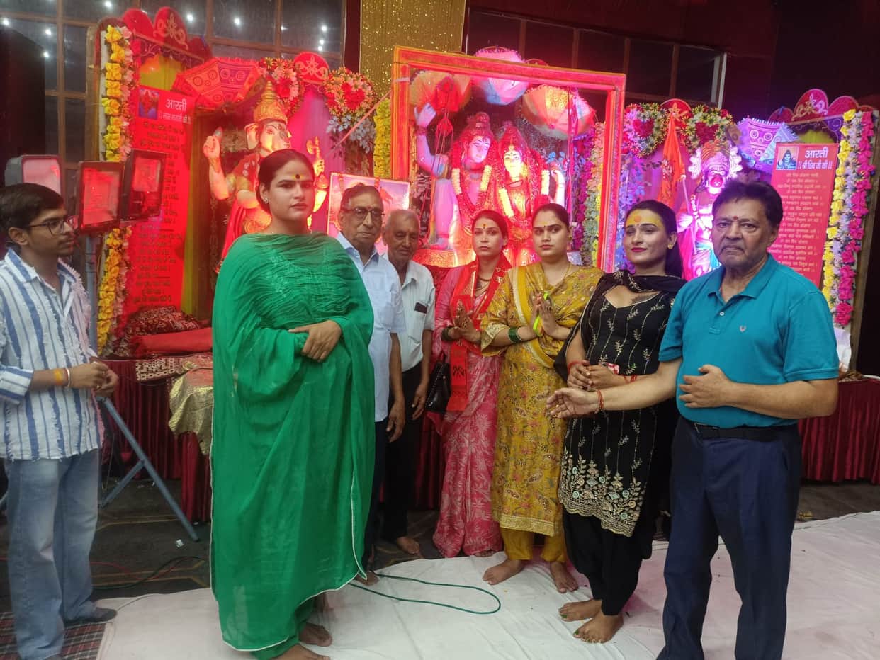 The transgender community performed the *Aarti* of Lord Shiva