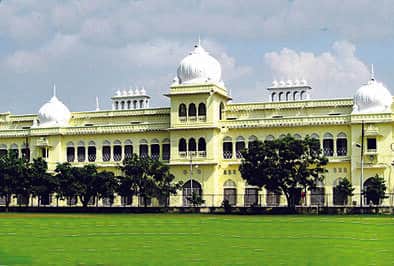 Lucknow University: Mess charges not reduced; caution money increased.