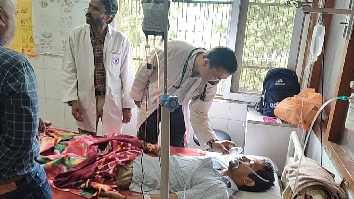 The Principal visited the hospital to inquire about the condition of the injured undergoing treatment.