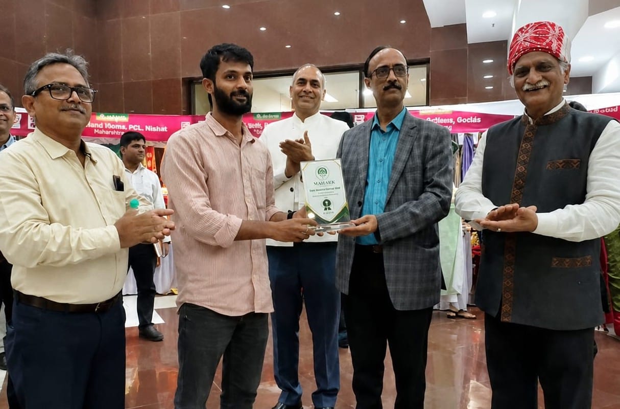 Mubarakpur's silk saree emerges as the top choice at the national saree exhibition in Bandra.