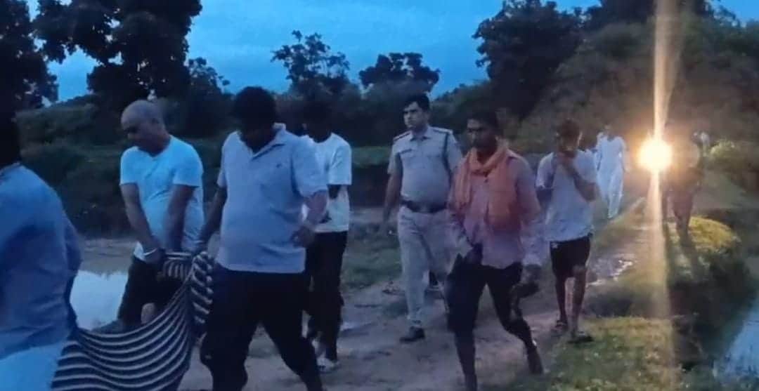 मौके पर मौजूद पुलिस।