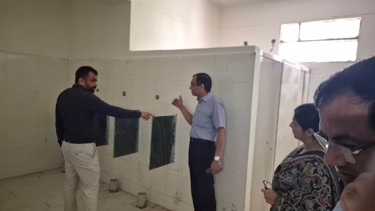 SDM inspected the government school in Daba village.