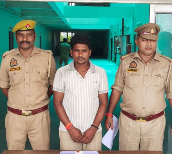 पुलिस हिरासत में नागमणि के बहाने तीन लाख की ठगी का आरोपी। संवाद