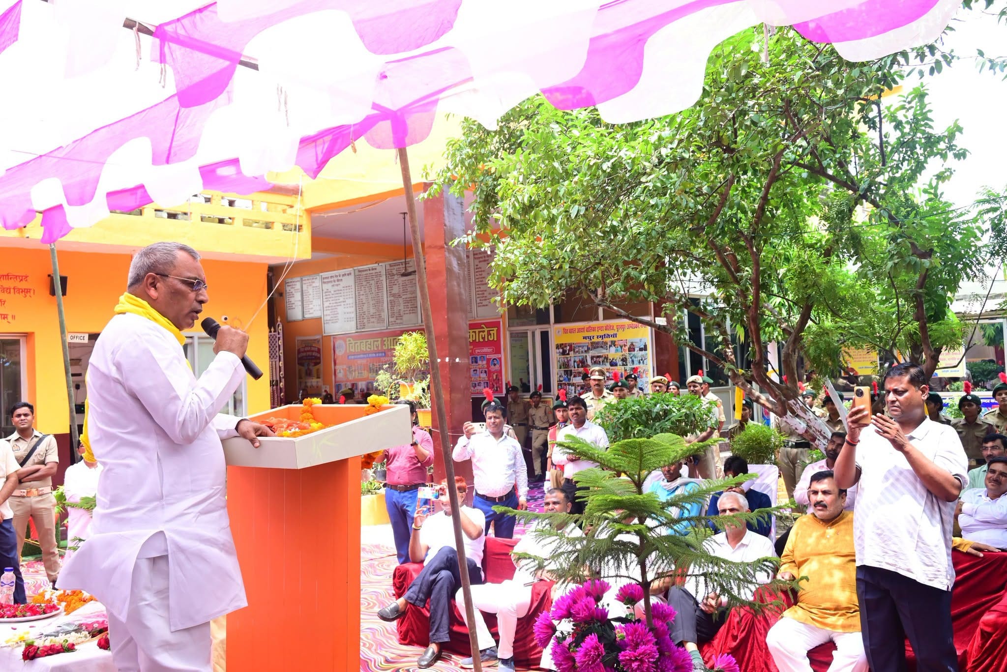 राजेसुल्तानपुर क्षेत्र के चित बहाल आदर्श बालिका इंटर कॉलेज पूरनपुर में रविवार को स्वागत समारोह 