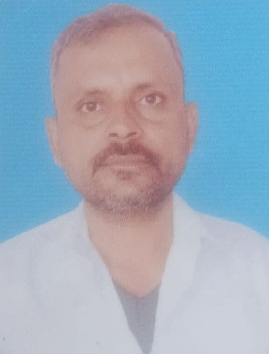 रंजीत व गंगाधर की फाइल फोटो और बिलखते परिजन। संवाद