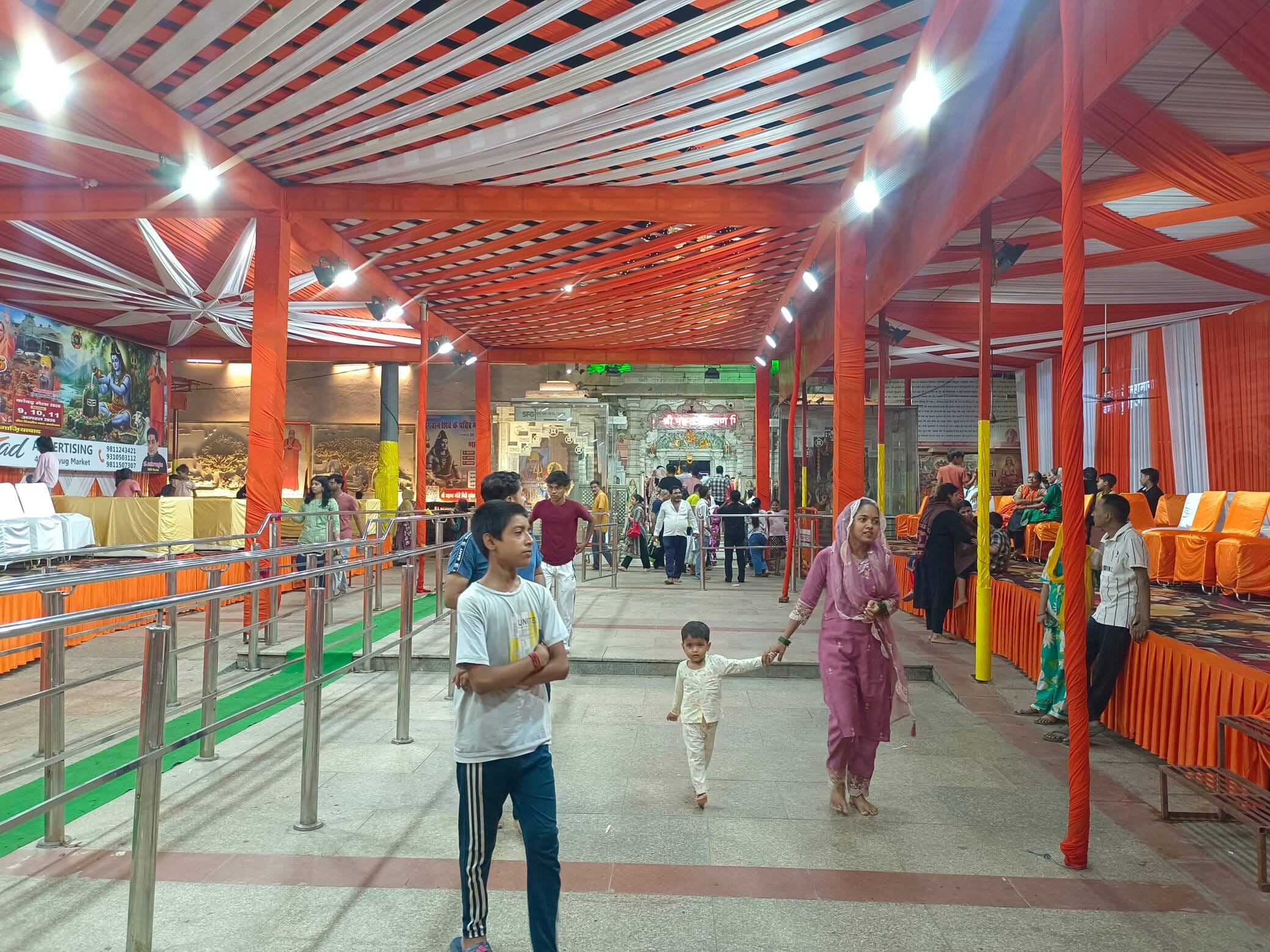 सजाया गया श्री दूधेश्वर नाथ मंदिर। संवाद