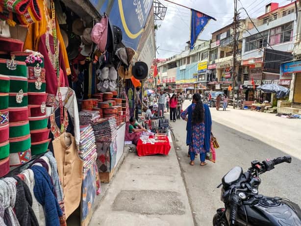 Number of street vendors rising in the city; traders suffer losses.