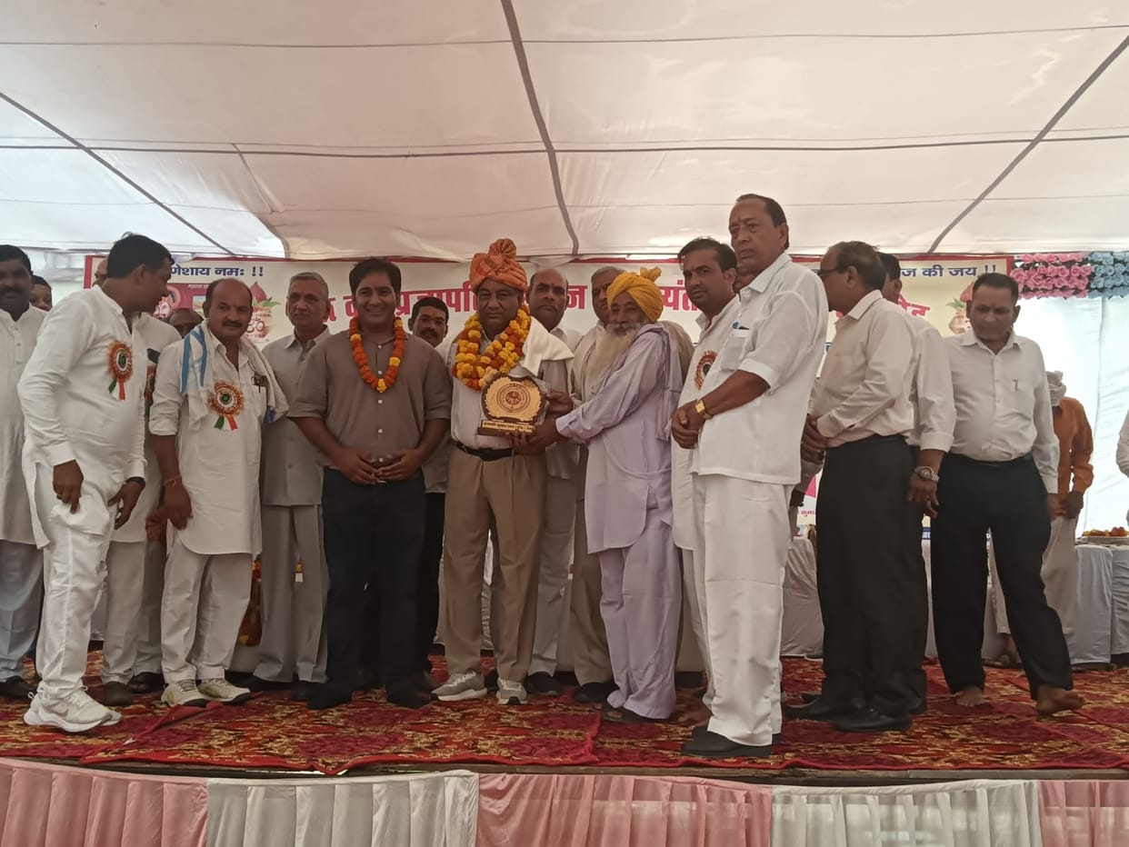 462 talented individuals honored on Guru Maharaj Daksha Prajapati Jayanti.