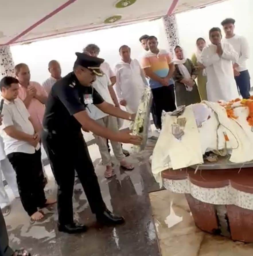 Brigadier OP Chaudhary laid to rest with military honors.