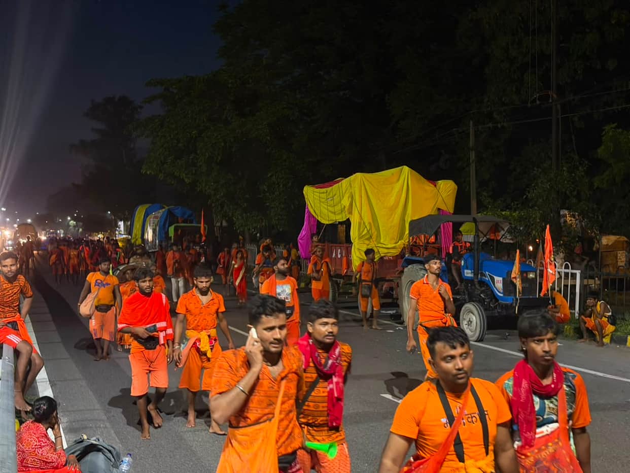 Faith: Procession of Kanwariyas on the highway, echo of Bol Bam till Ayodhya