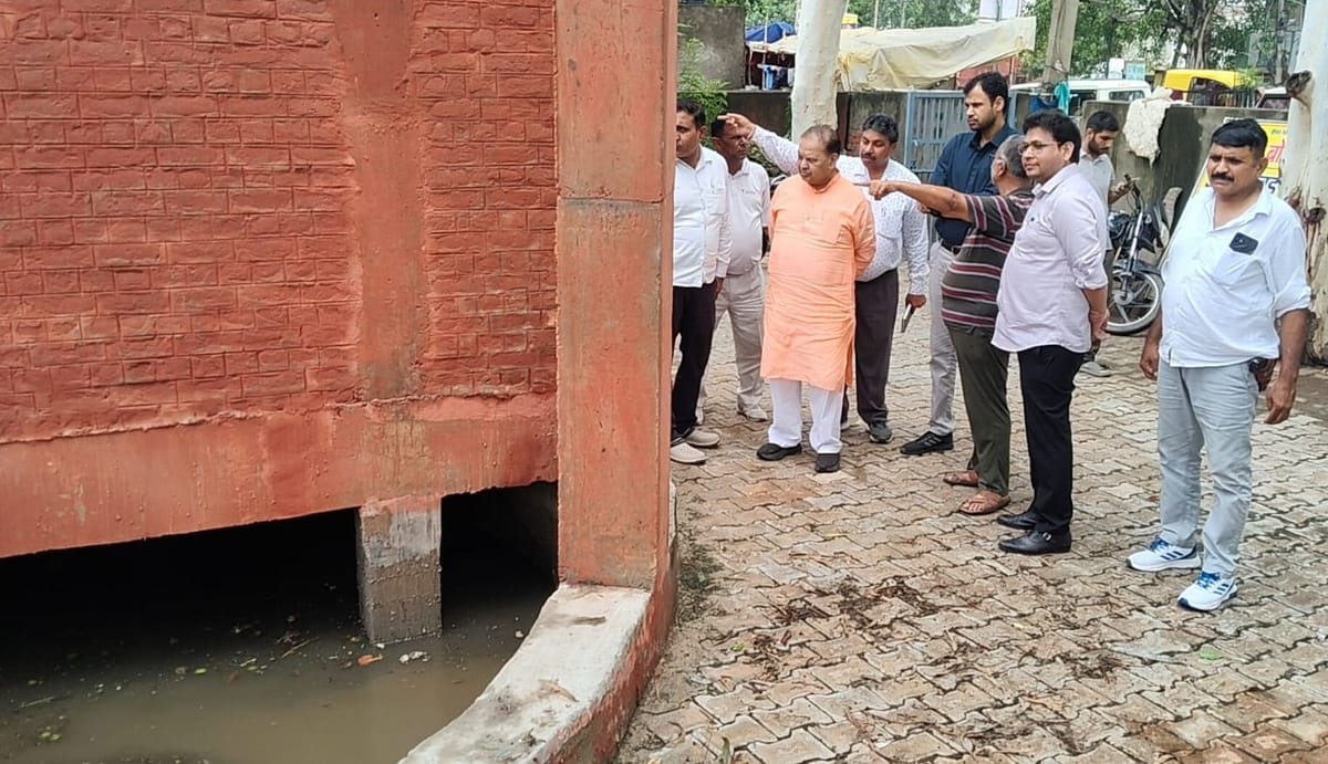 Bhiwani News: जलनिकासी में लापरवाही पर होगी कार्रवाई, बारिश में डीसी-विधायक ने संभाला मोर्चा