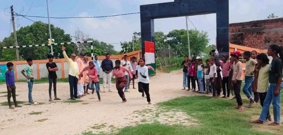 Chandauli News: 100 मीटर दौड़ में सत्यम और 400 मीटर में प्रीतम प्रथम