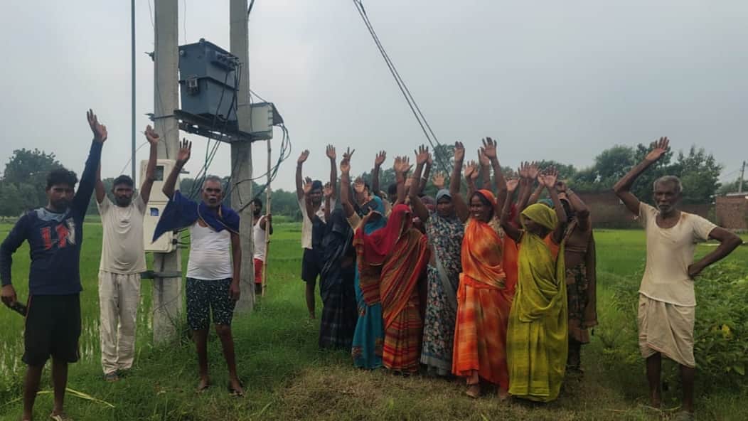 Burnt-out transformer not replaced even after 20 days; villagers protest.