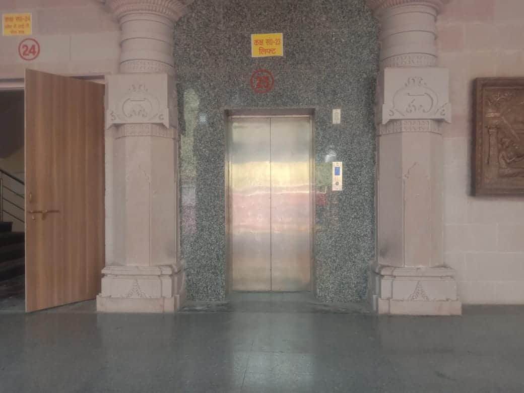 Devotees of Goddess Vindhyavasini get lift facility.