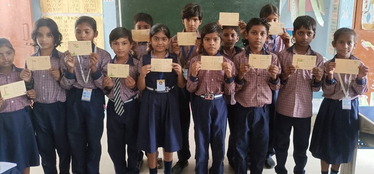 16,312 students wrote letters of salute to the soldiers.