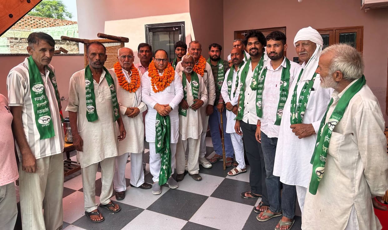 In Shahpur, the youth and the elderly joined the INLD.