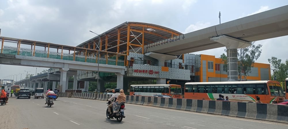 Agra News: मेट्रो के पांच स्टेशन तैयार, सिग्नल-सिस्टम का हुआ ट्रायल पूरा