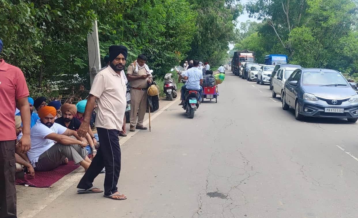 A four-and-a-half-hour sit-in was held outside the Panjokhra police station over the detention of youths.