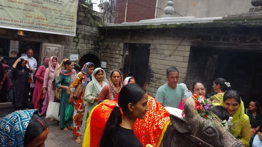 सावन माह : शिवालयों में उमड़े श्रद्धालु, खीर के लगे भंडारे