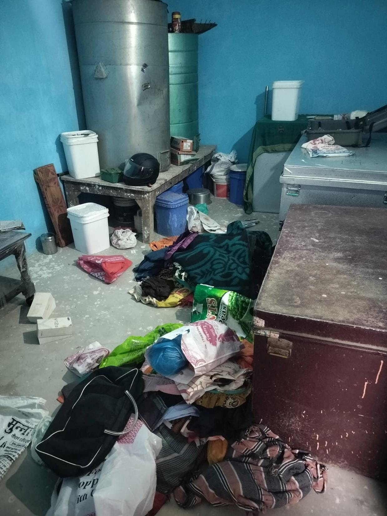 Property worth lakhs stolen from four houses in Kataha.