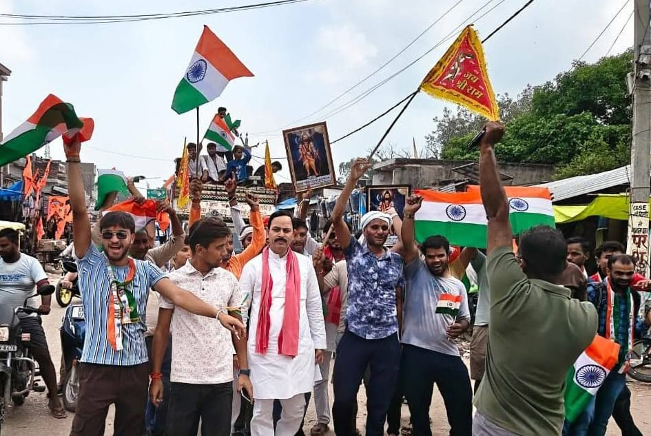 SP workers boosted the morale of Kanwariyas.