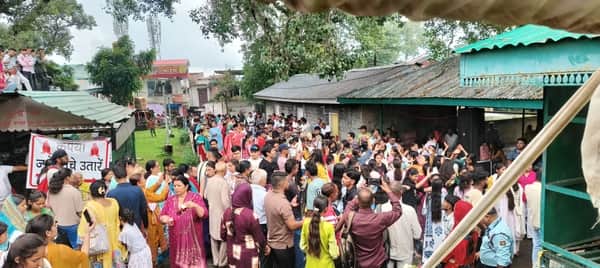 Devotees throng Baijnath Shiva Temple; 8,000 offer prayers.