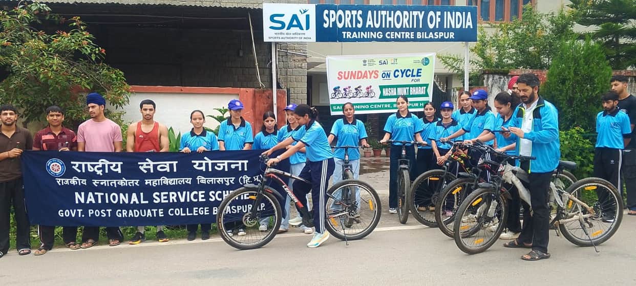 A bicycle rally was organized to convey the message of staying away from drugs.