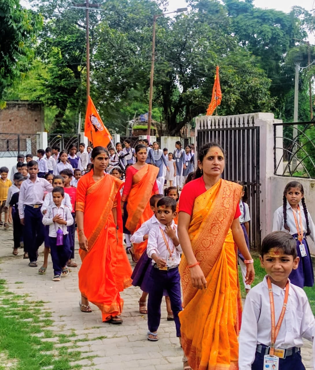 बरबर में बच्चों की कांवड़ यात्रा। संवाद