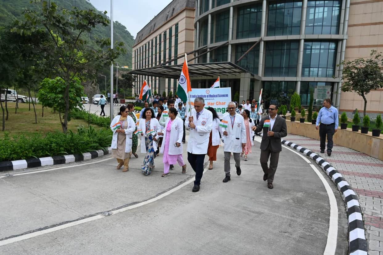 AIIMS Bilaspur decked up in Tricolour hues; 'Har Ghar Tiranga' rally held.