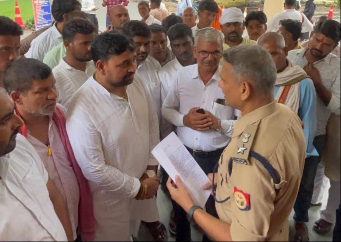 Protest lodged against the filing of FIRs against those living outside