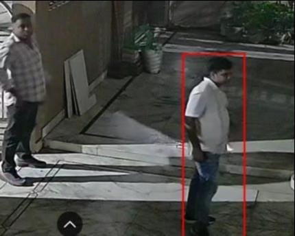 SOG team entered a trader's house but returned following protests by women.