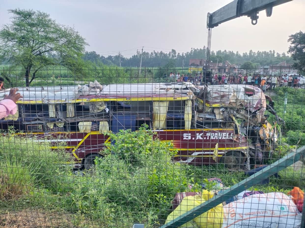 Two bus accidents on Agra-Lucknow Expressway; 47 injured.