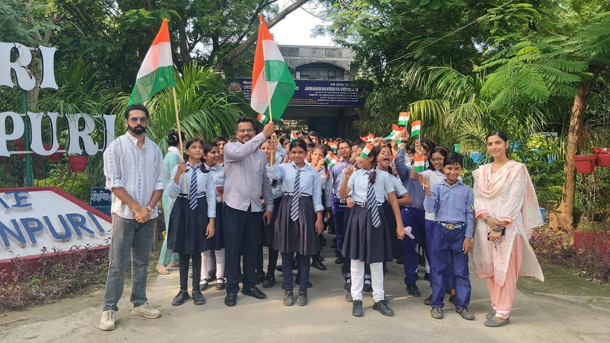 Navodaya Vidyalaya students took out a morning procession.