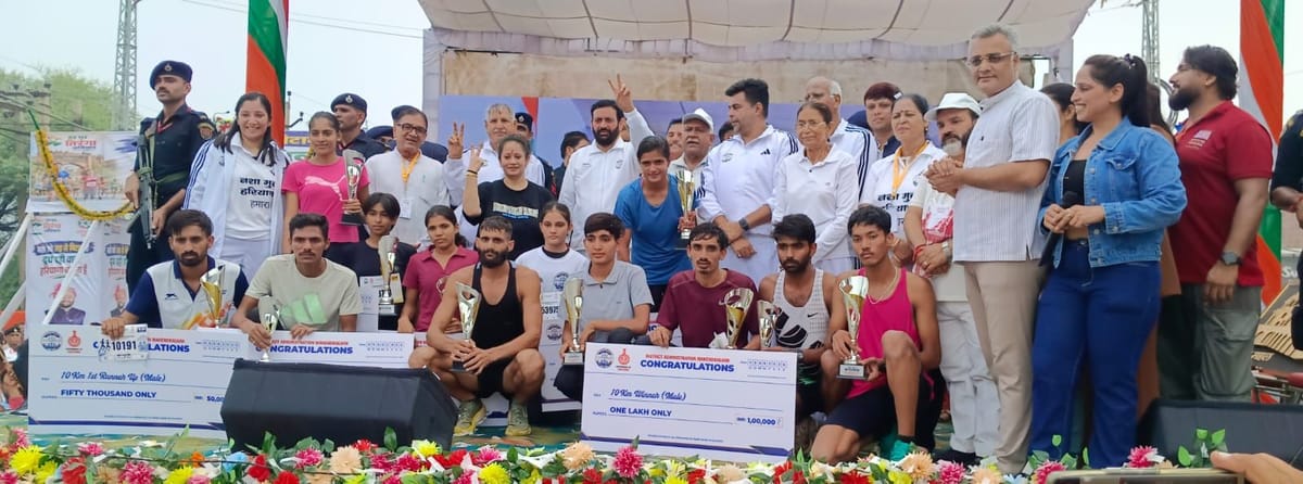 Mahendragarh-Narnaul News: तिरंगा हाथ में लेकर दौड़े हजारों युवा, सीएम ने भी लगाई 5 किमी दौड़