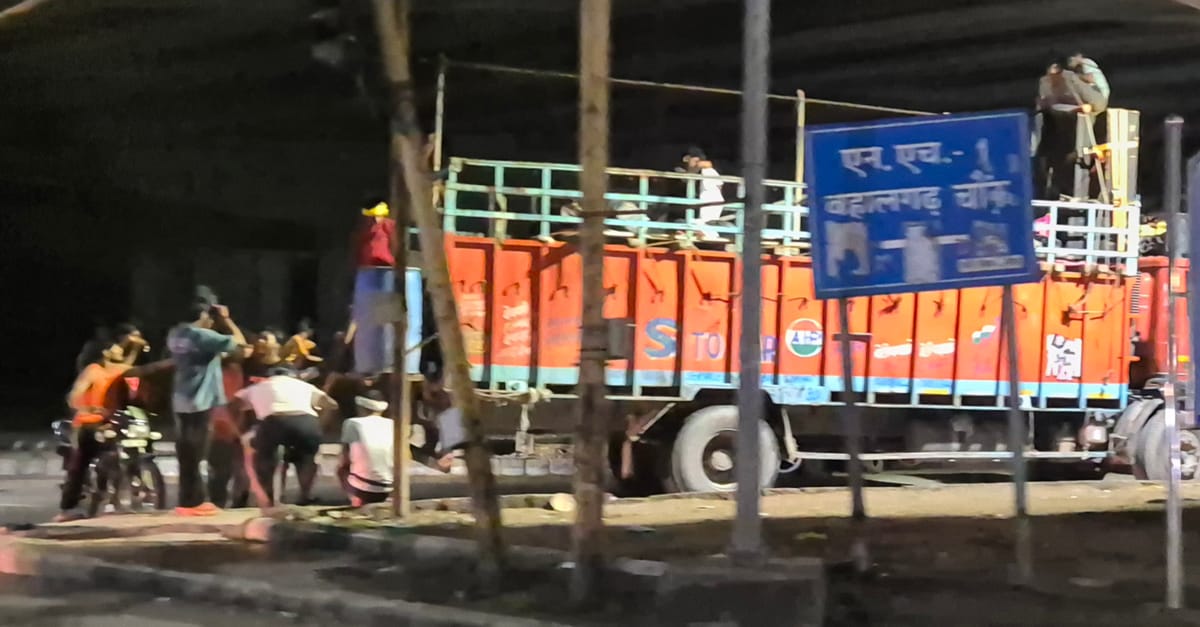 Sonipat News: युवाओं को खूब भा रही डाक कांवड़, 12 से 14 घंटे में तय करते हैं सफर