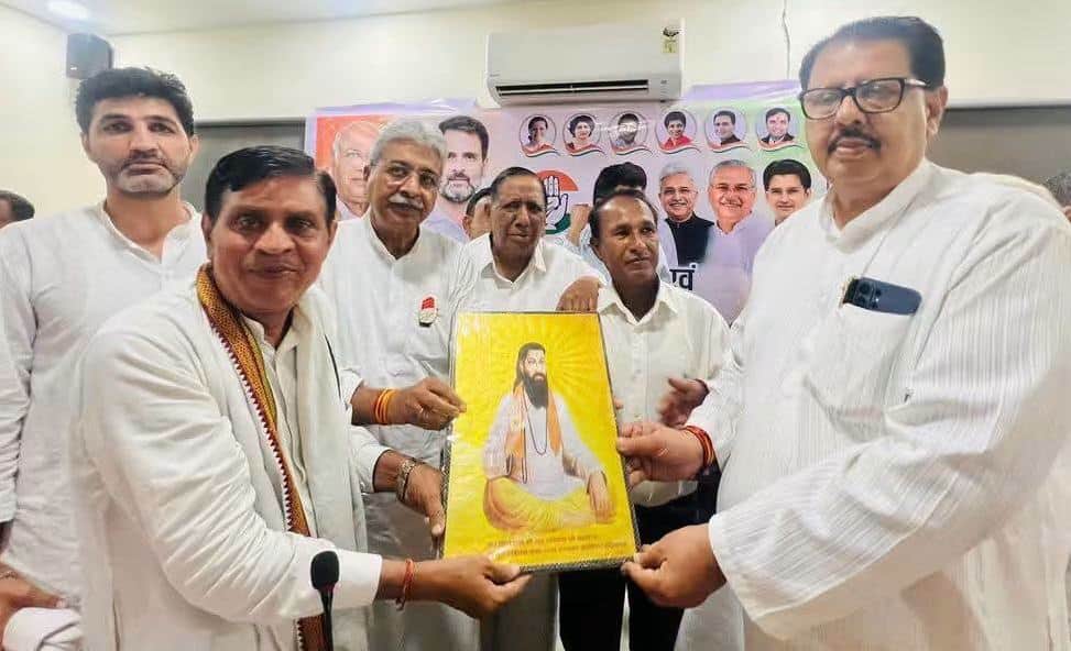 फोटो : सोनीपत के सुभाष चौक स्थित कांग्रेस भवन में प्रदेश प्रभारी संजय दत्त और प्रदेश अध्यक्ष र