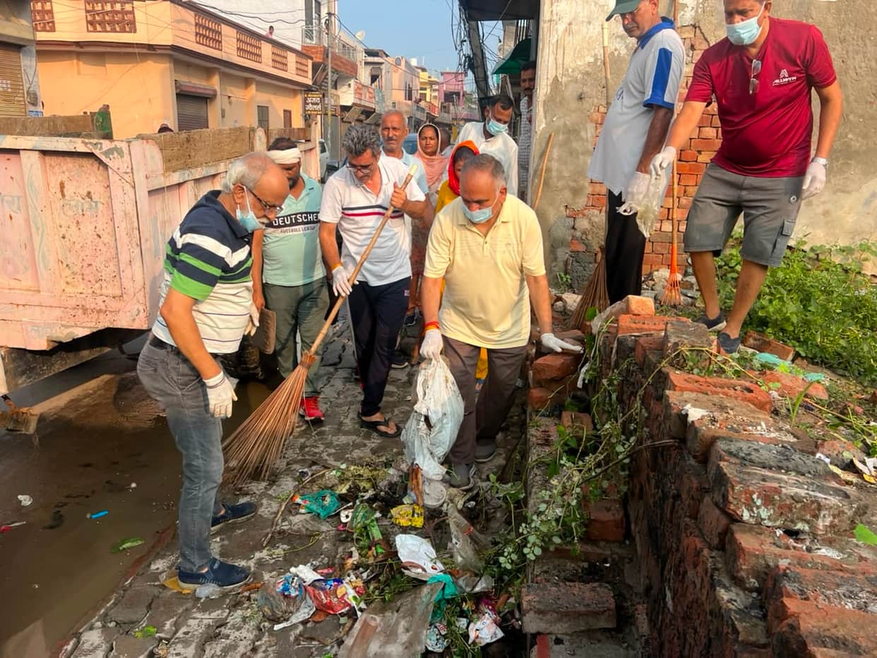 Sanitation guards took charge amid the sanitation workers' strike.
