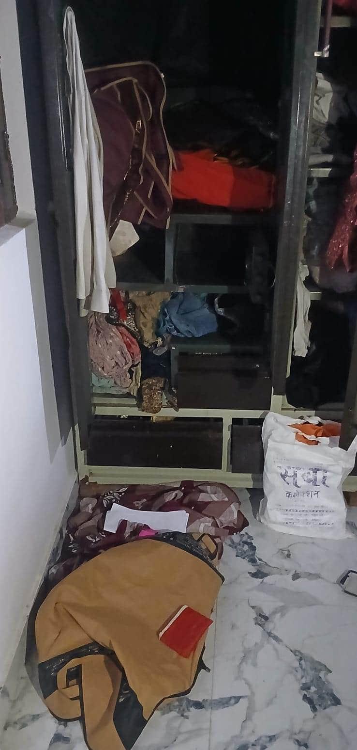 Jewelry stolen after breaking the house lock