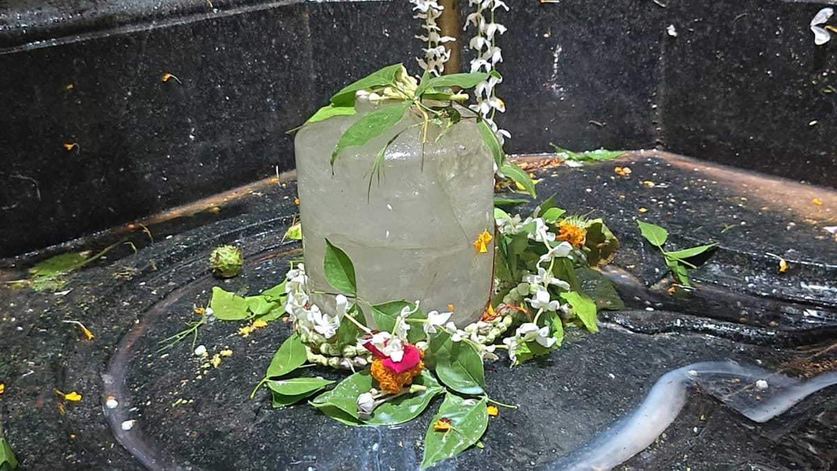 Bihar: सावन में हर-हर महादेव से गूंज रहा रामशिला मंदिर, देश के तीसरे स्फटिक शिवलिंग के दर्शन को उमड़ी भीड़