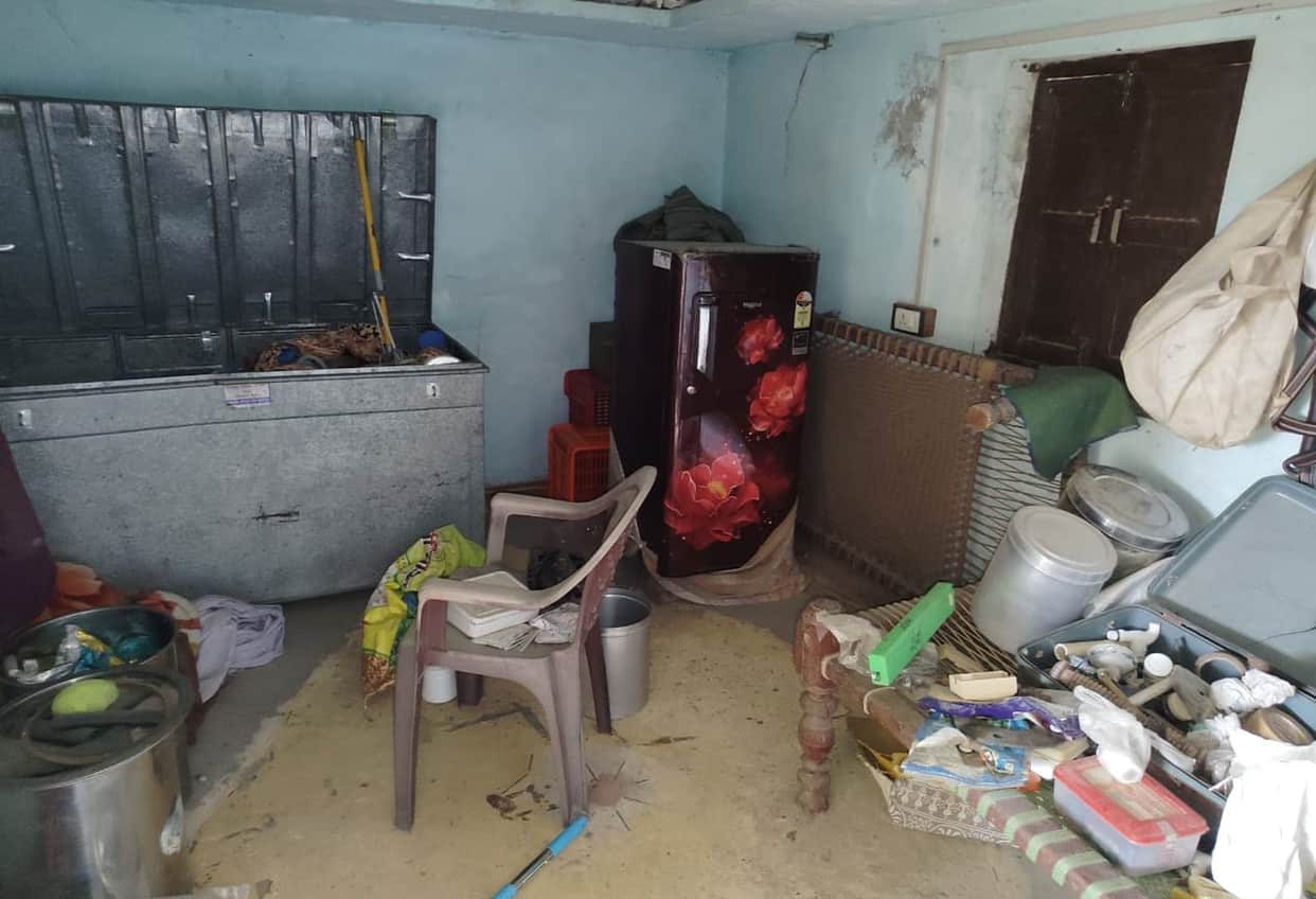 Jewelry worth lakhs stolen from locked house; hacksaw found