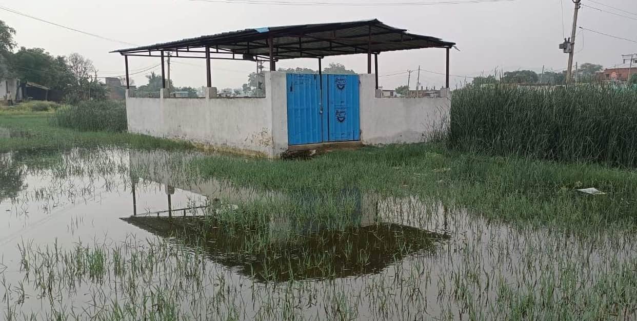 Thirty garbage collection points were set up in ditches across the farmlands and outskirts, yet not a single load of garbage has been collected from them in four years.