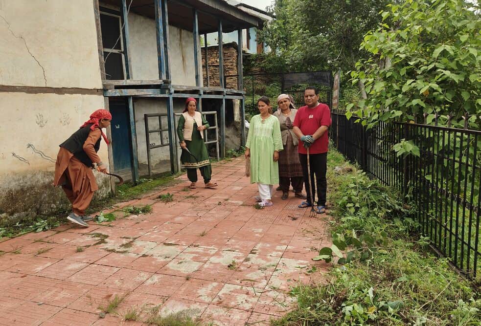 Women in Janjeli Panchayat conducted a cleanliness drive