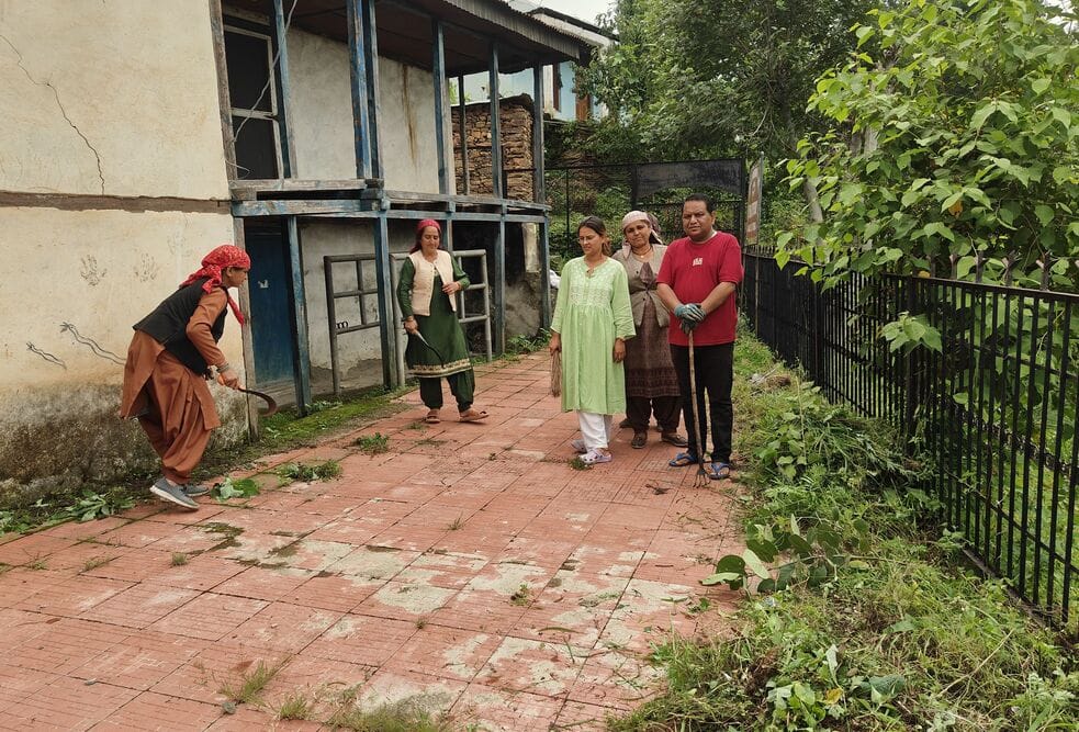 Women in Janjeli Panchayat conducted a cleanliness drive